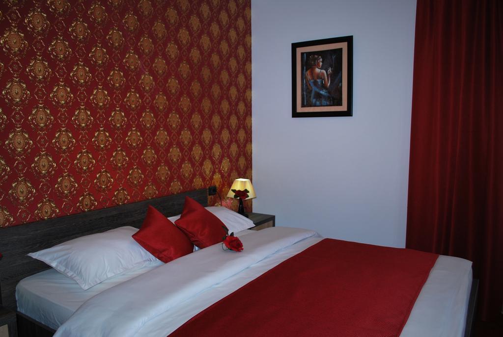 Hostel Harmonie Rădăuţi Zimmer foto