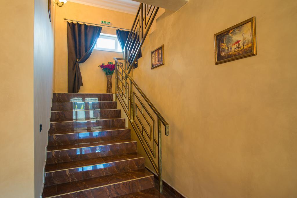 Hostel Harmonie Rădăuţi Exterior foto