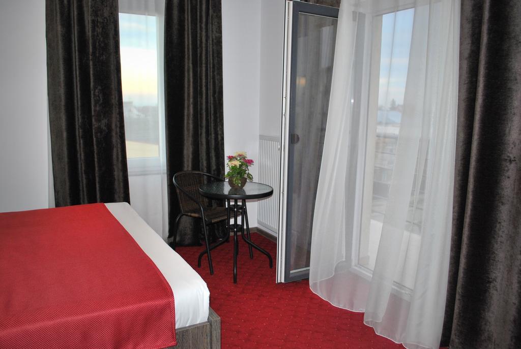 Hostel Harmonie Rădăuţi Zimmer foto
